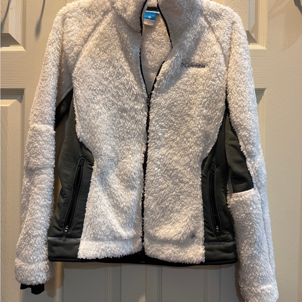 Columbia Women's Cozy White and Gray Teddy Jacket